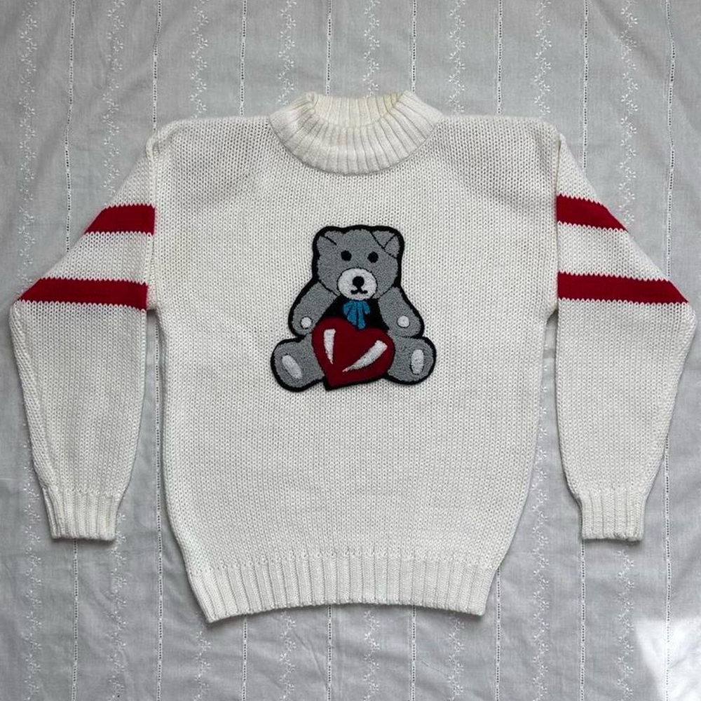Vintage White Sweater with Bear Design and Red Stripes